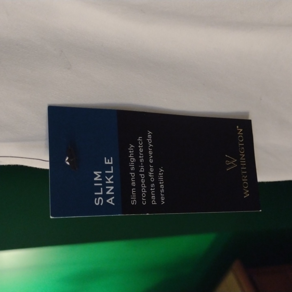 Worthington, size 18, white slim ankle pants - Picture 3 of 5